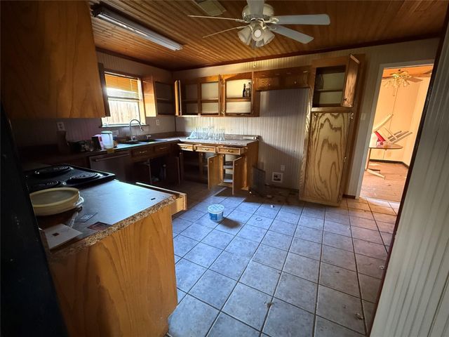 252 Bastrop Street, Angleton, TX 77515