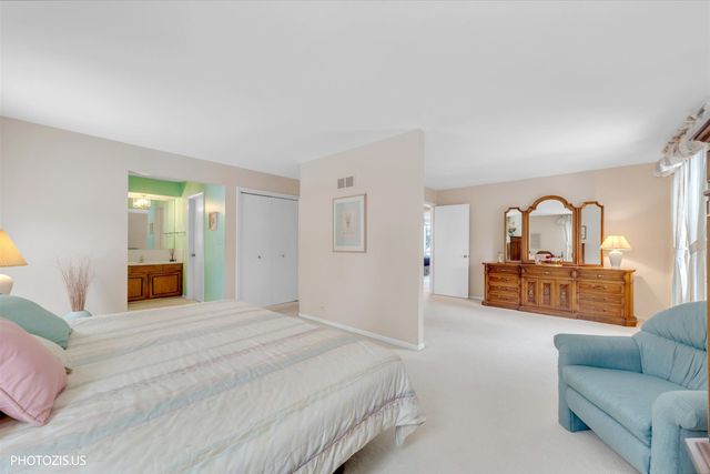 3849 Grace Lane, Glenview, IL 60025