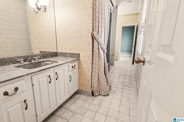 617 SANDERS ROAD, Hoover, AL 35226