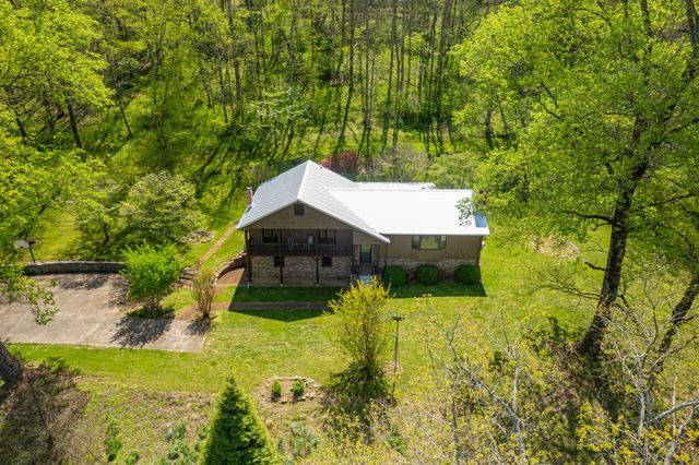 8039 Campbellsville Rd, Pulaski, TN 38478
