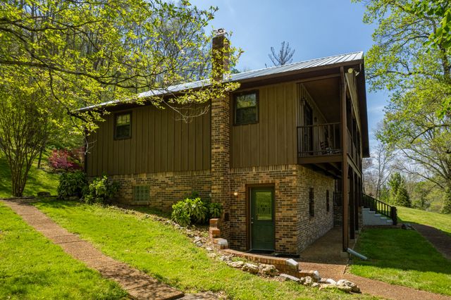 8039 Campbellsville Rd, Pulaski, TN 38478