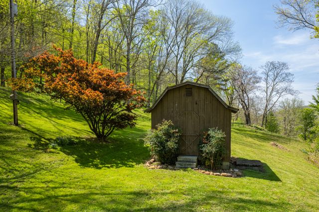8039 Campbellsville Rd, Pulaski, TN 38478