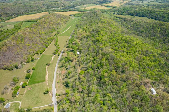 8039 Campbellsville Rd, Pulaski, TN 38478