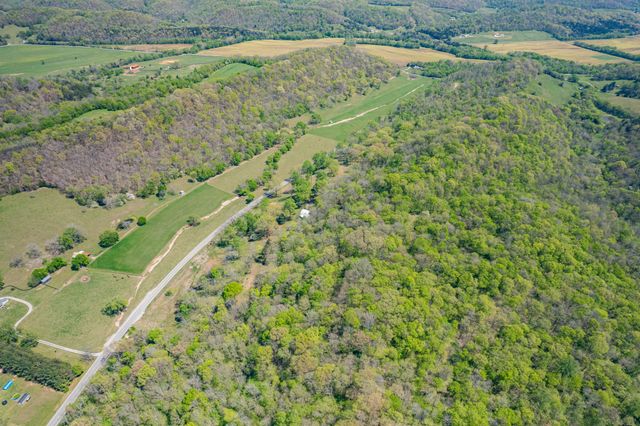 8039 Campbellsville Rd, Pulaski, TN 38478