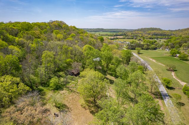 8039 Campbellsville Rd, Pulaski, TN 38478
