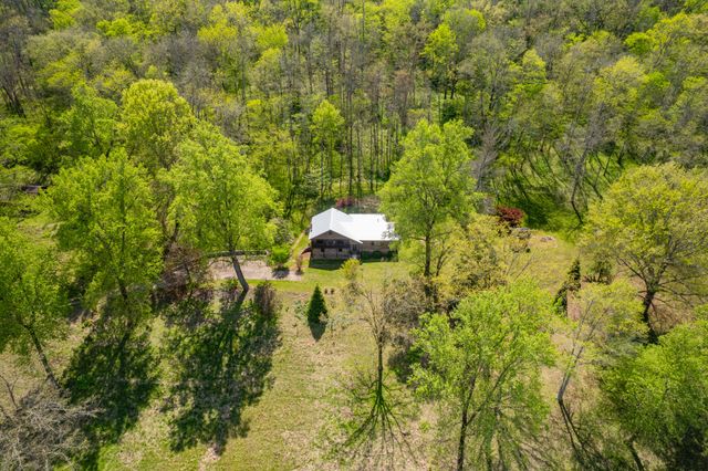 8039 Campbellsville Rd, Pulaski, TN 38478