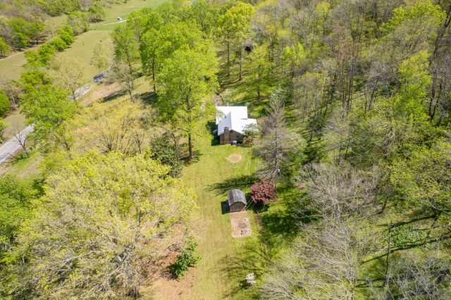 8039 Campbellsville Rd, Pulaski, TN 38478