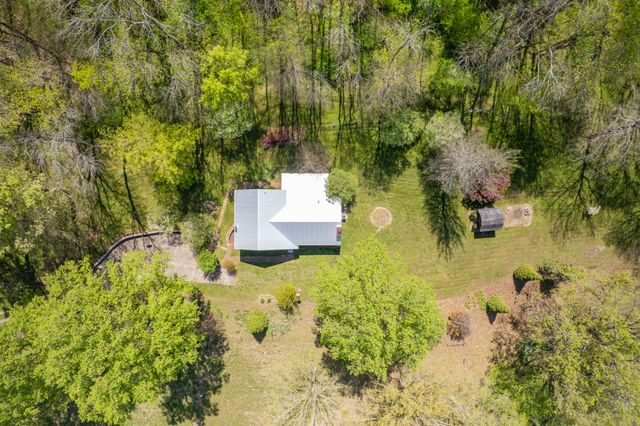 8039 Campbellsville Rd, Pulaski, TN 38478