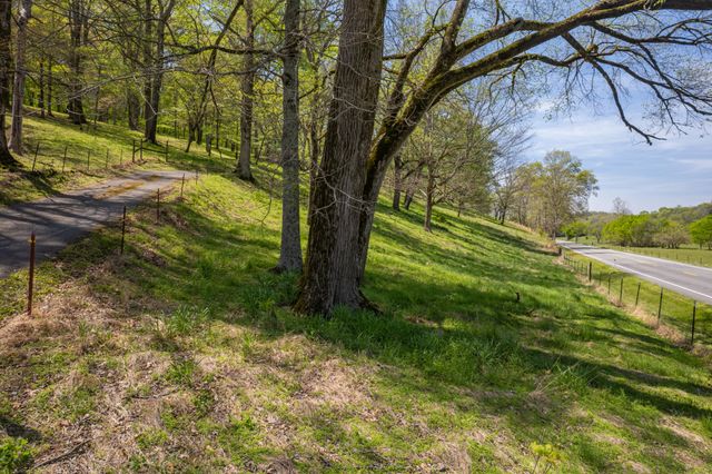 8039 Campbellsville Rd, Pulaski, TN 38478