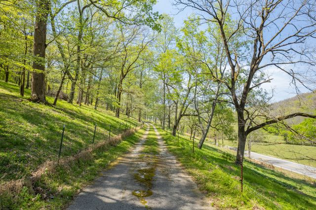 8039 Campbellsville Rd, Pulaski, TN 38478