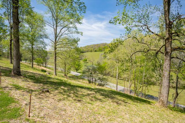 8039 Campbellsville Rd, Pulaski, TN 38478