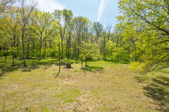 8039 Campbellsville Rd, Pulaski, TN 38478