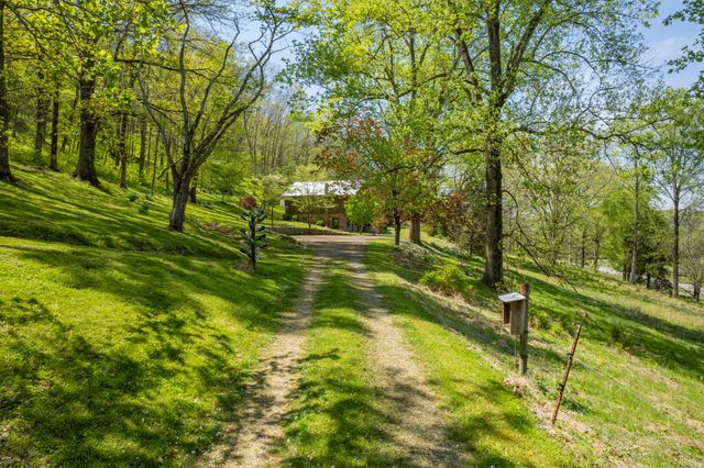 8039 Campbellsville Rd, Pulaski, TN 38478