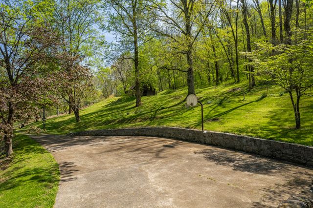 8039 Campbellsville Rd, Pulaski, TN 38478
