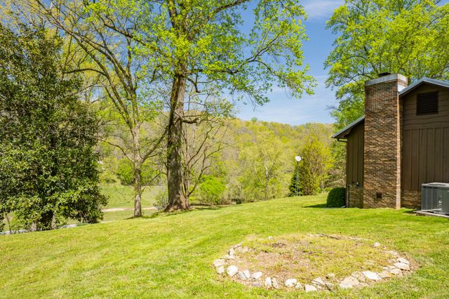 8039 Campbellsville Rd, Pulaski, TN 38478