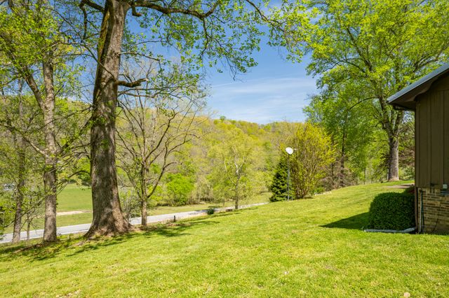 8039 Campbellsville Rd, Pulaski, TN 38478