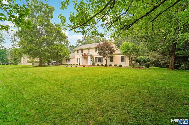 26 Bradrick Lane, Allendale, NJ 07401