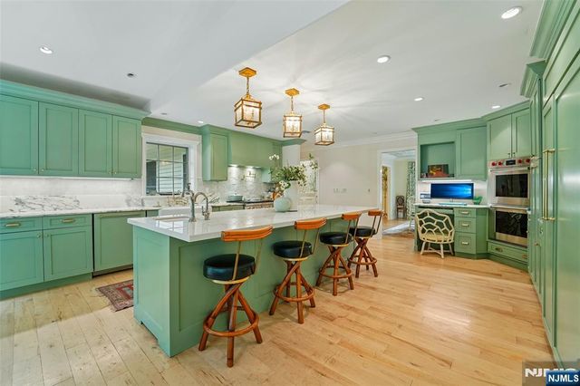 26 Bradrick Lane, Allendale, NJ 07401