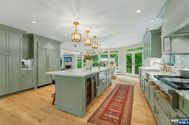 26 Bradrick Lane, Allendale, NJ 07401