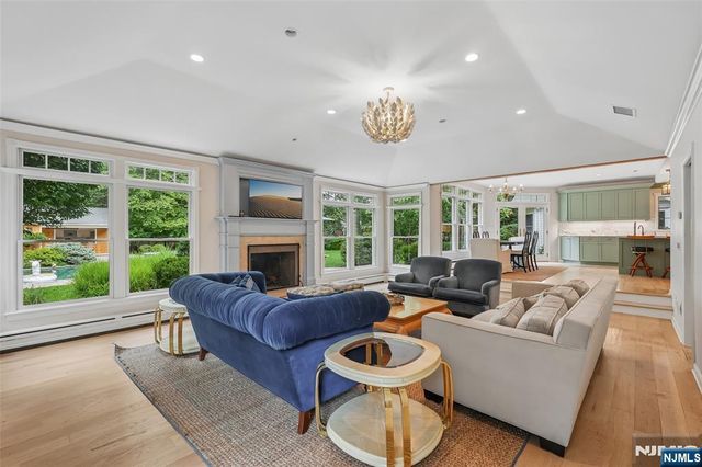 26 Bradrick Lane, Allendale, NJ 07401