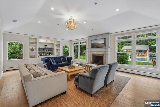 26 Bradrick Lane, Allendale, NJ 07401