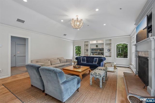 26 Bradrick Lane, Allendale, NJ 07401