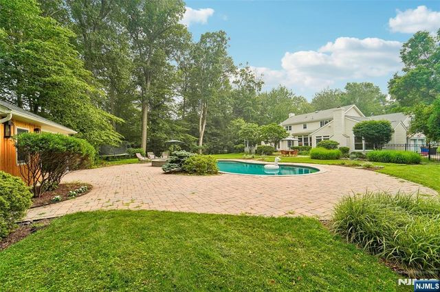 26 Bradrick Lane, Allendale, NJ 07401