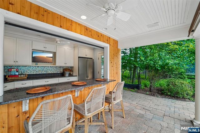 26 Bradrick Lane, Allendale, NJ 07401