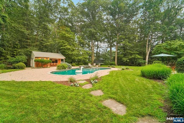 26 Bradrick Lane, Allendale, NJ 07401