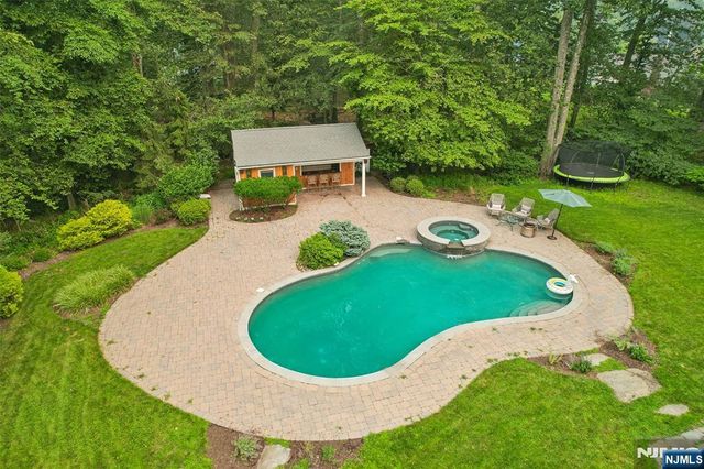 26 Bradrick Lane, Allendale, NJ 07401