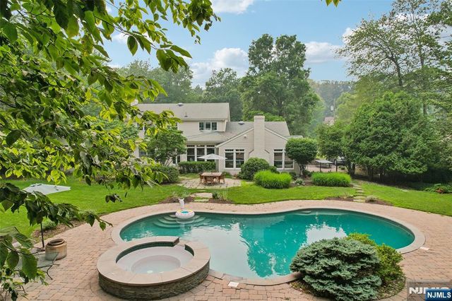 26 Bradrick Lane, Allendale, NJ 07401