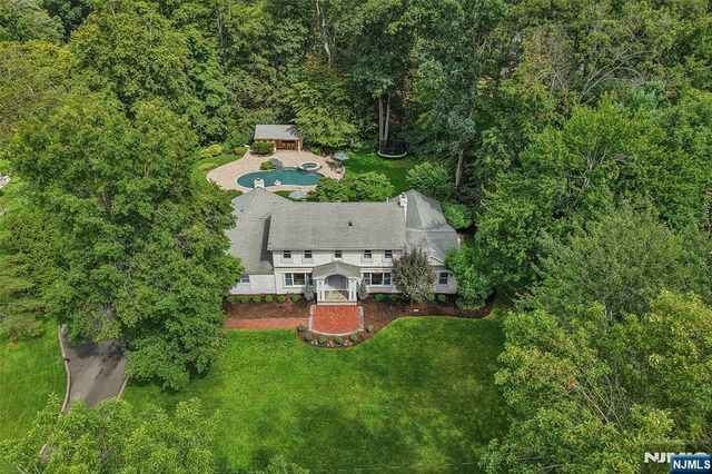 26 Bradrick Lane, Allendale, NJ 07401
