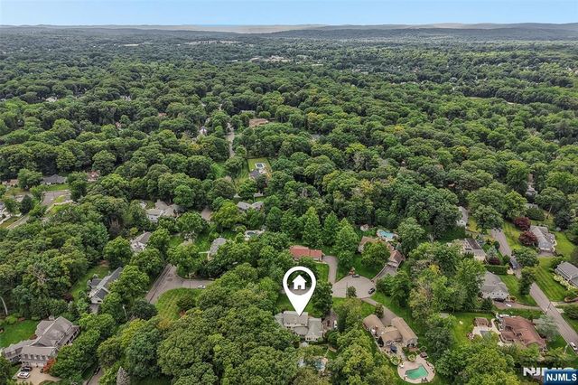 26 Bradrick Lane, Allendale, NJ 07401