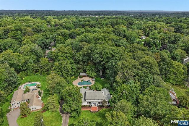 26 Bradrick Lane, Allendale, NJ 07401