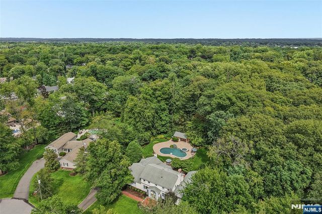 26 Bradrick Lane, Allendale, NJ 07401