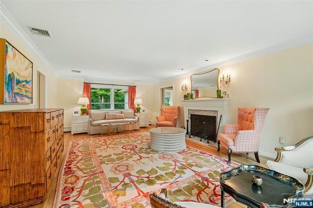 26 Bradrick Lane, Allendale, NJ 07401