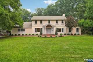 26 Bradrick Lane, Allendale, NJ 07401