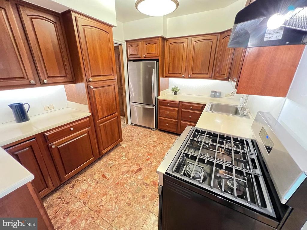200 CROSS KEYS RD #R29, Baltimore, MD 21210