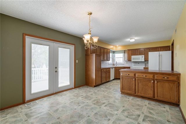 4108 Briarwood Drive, Blue Springs, MO 64015
