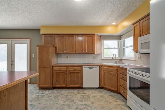 4108 Briarwood Drive, Blue Springs, MO 64015