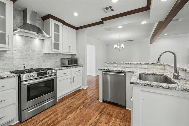 1712 Windsor Place, Nichols Hills, OK 73116