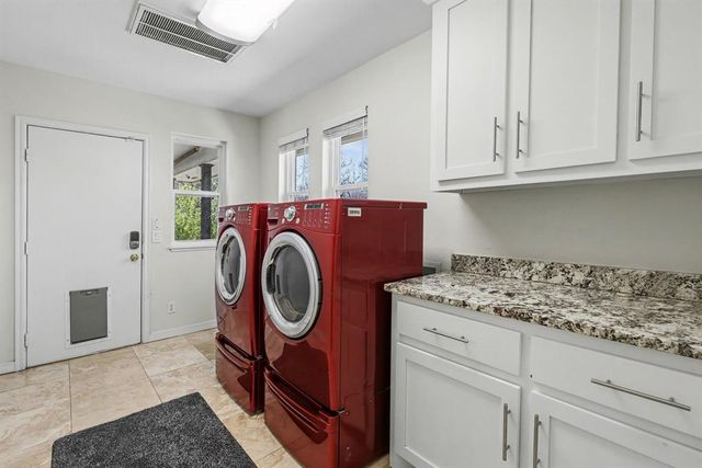 1712 Windsor Place, Nichols Hills, OK 73116