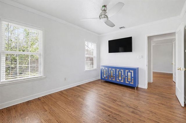1712 Windsor Place, Nichols Hills, OK 73116