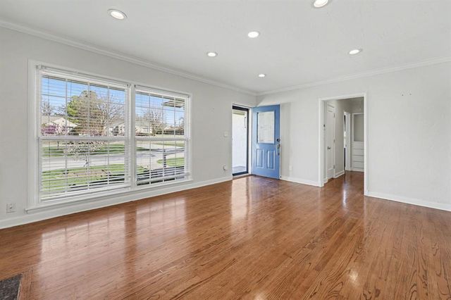 1712 Windsor Place, Nichols Hills, OK 73116