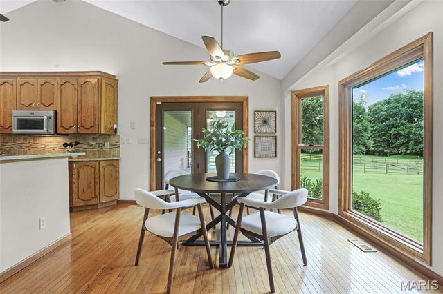 8825 Rosewood Hills Drive, Edwardsville, IL 62025