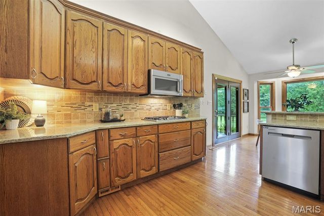 8825 Rosewood Hills Drive, Edwardsville, IL 62025