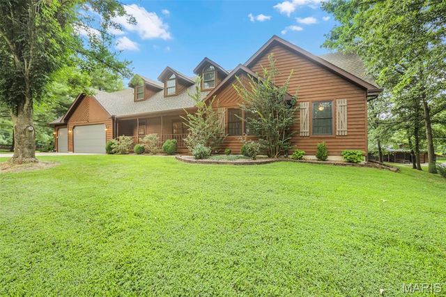 8825 Rosewood Hills Drive, Edwardsville, IL 62025