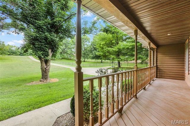 8825 Rosewood Hills Drive, Edwardsville, IL 62025