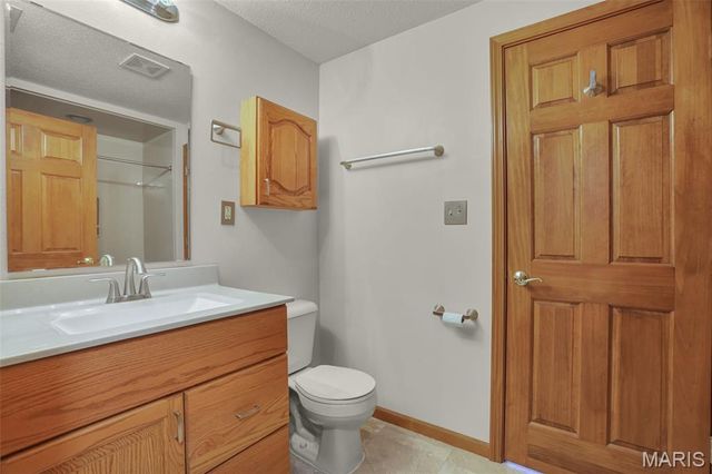 8825 Rosewood Hills Drive, Edwardsville, IL 62025