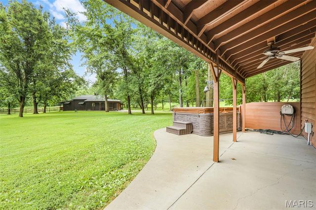 8825 Rosewood Hills Drive, Edwardsville, IL 62025